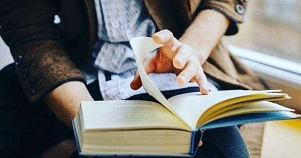 د رومان لنډه پېژندنه