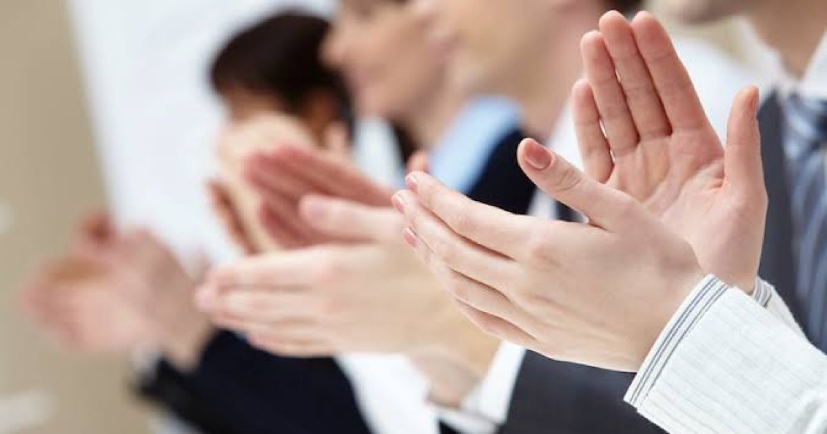 چکچکې يا د لاسونو پړکول څه حکم لري؟