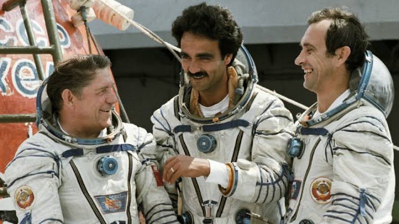 لومړنی افغان ستورمزلی "عبدالاحد مومند" وپېژنئ