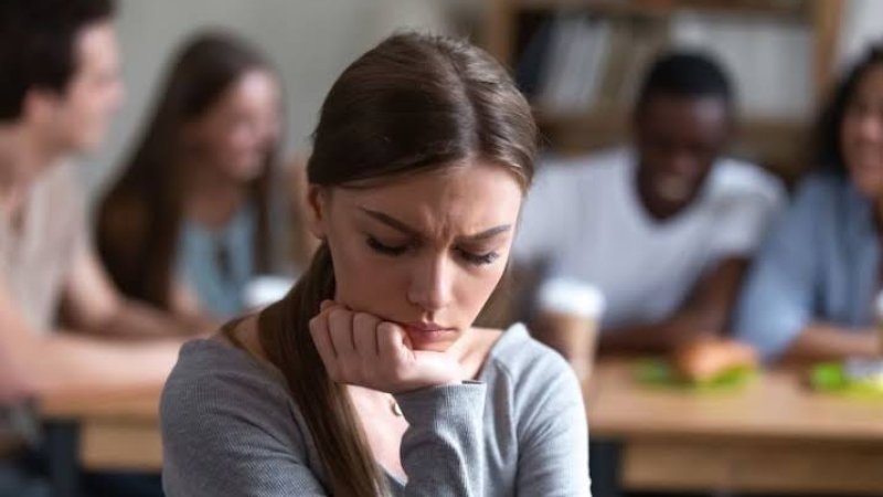 د نظر له ورکولو وېره داسې ختمه کړئ!