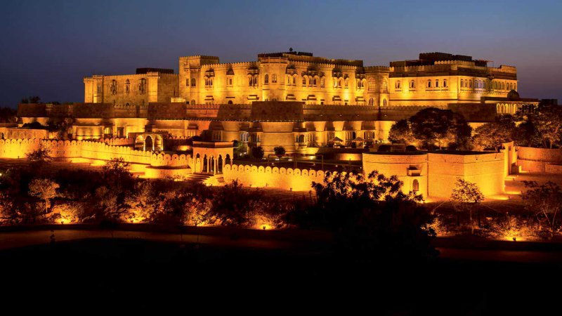 د سرو زرو کورونه