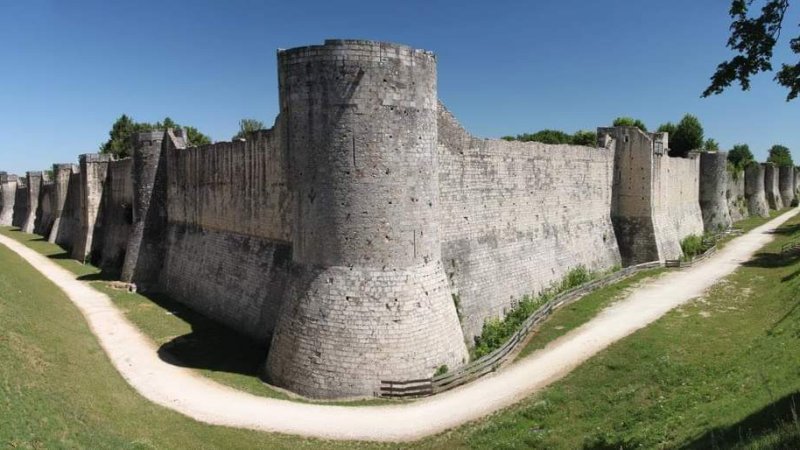 د پاریس دېوالونه